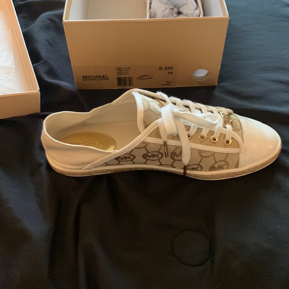 Michael Kors sneakers - Picture 3 of 3